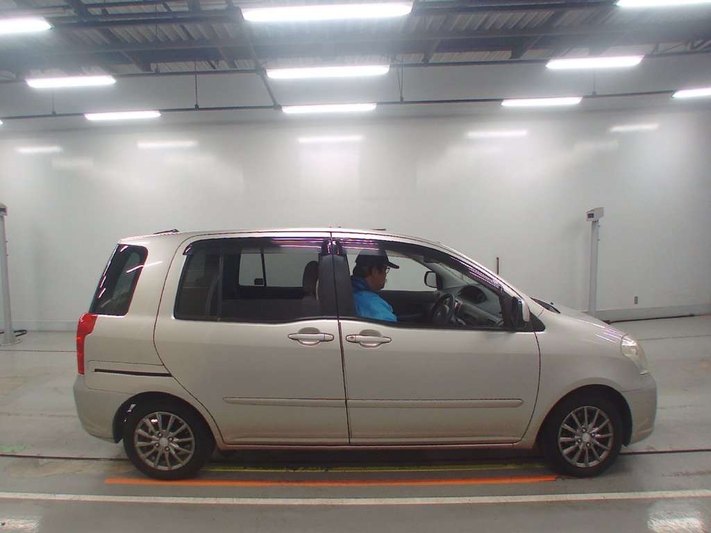 TOYOTA RAUM
