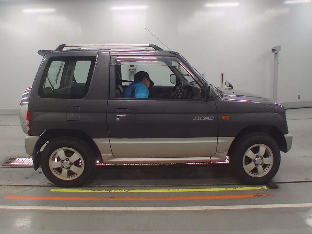 MITSUBISHI PAJERO MINI