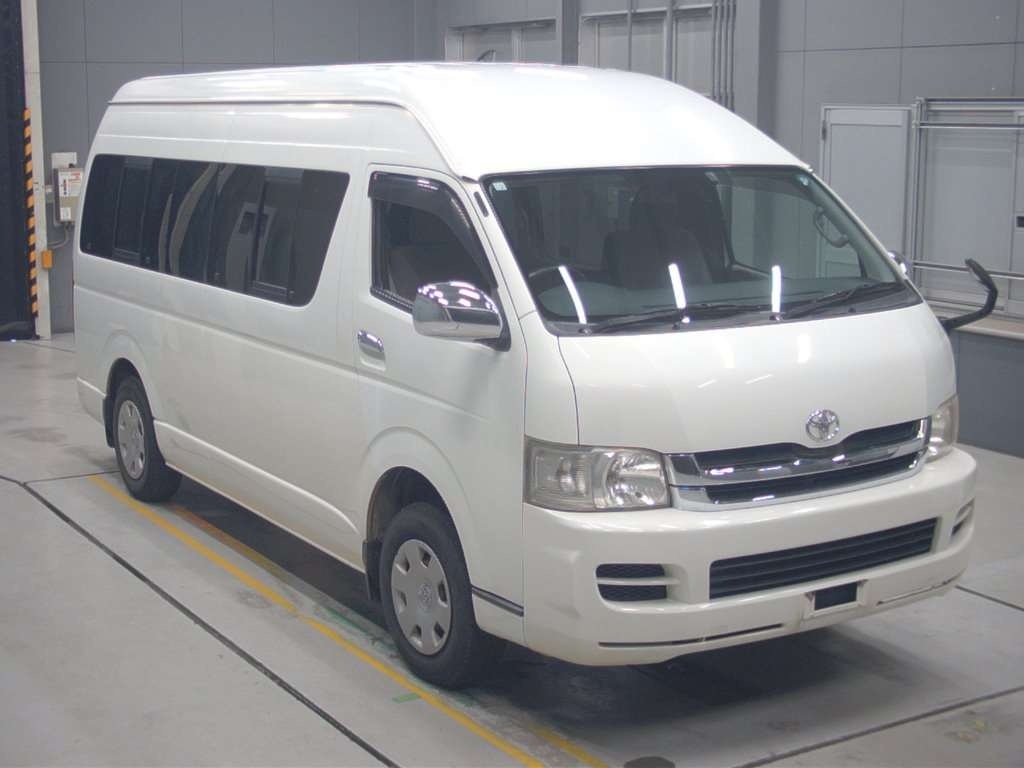 TOYOTA HIACE