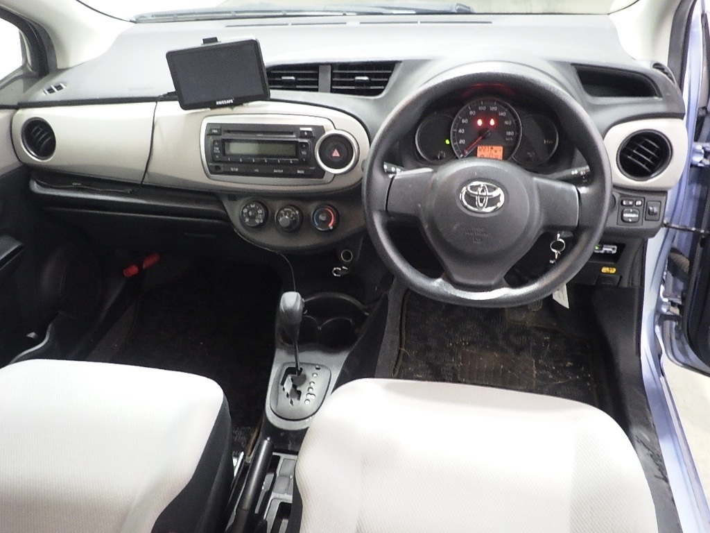 TOYOTA VITZ