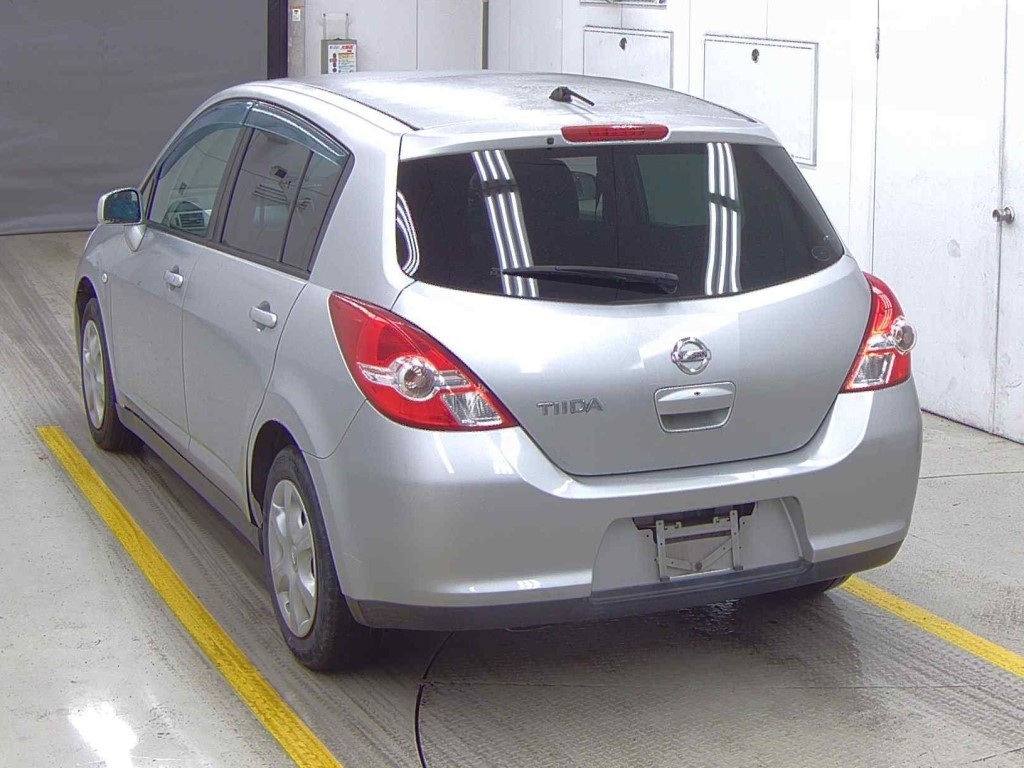 NISSAN TIIDA