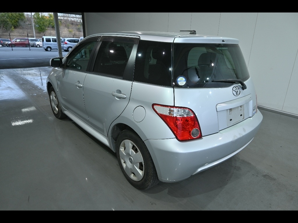TOYOTA IST