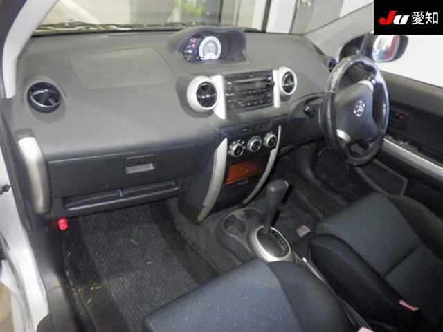 TOYOTA IST