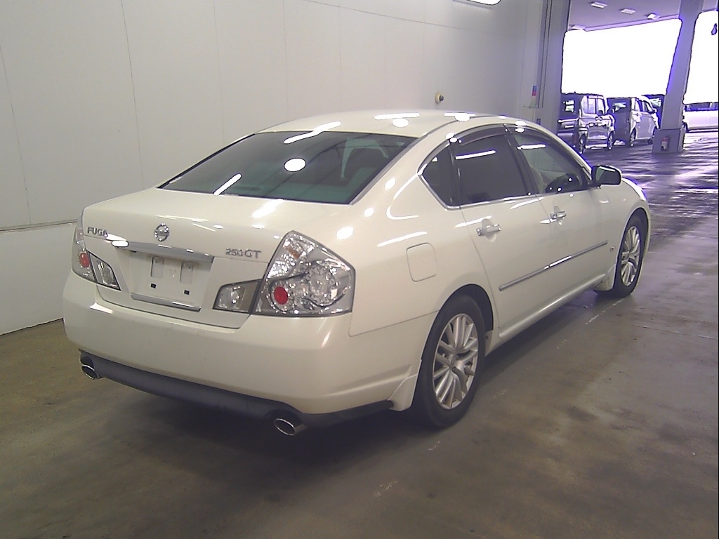 NISSAN FUGA