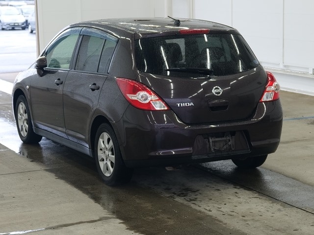 NISSAN TIIDA