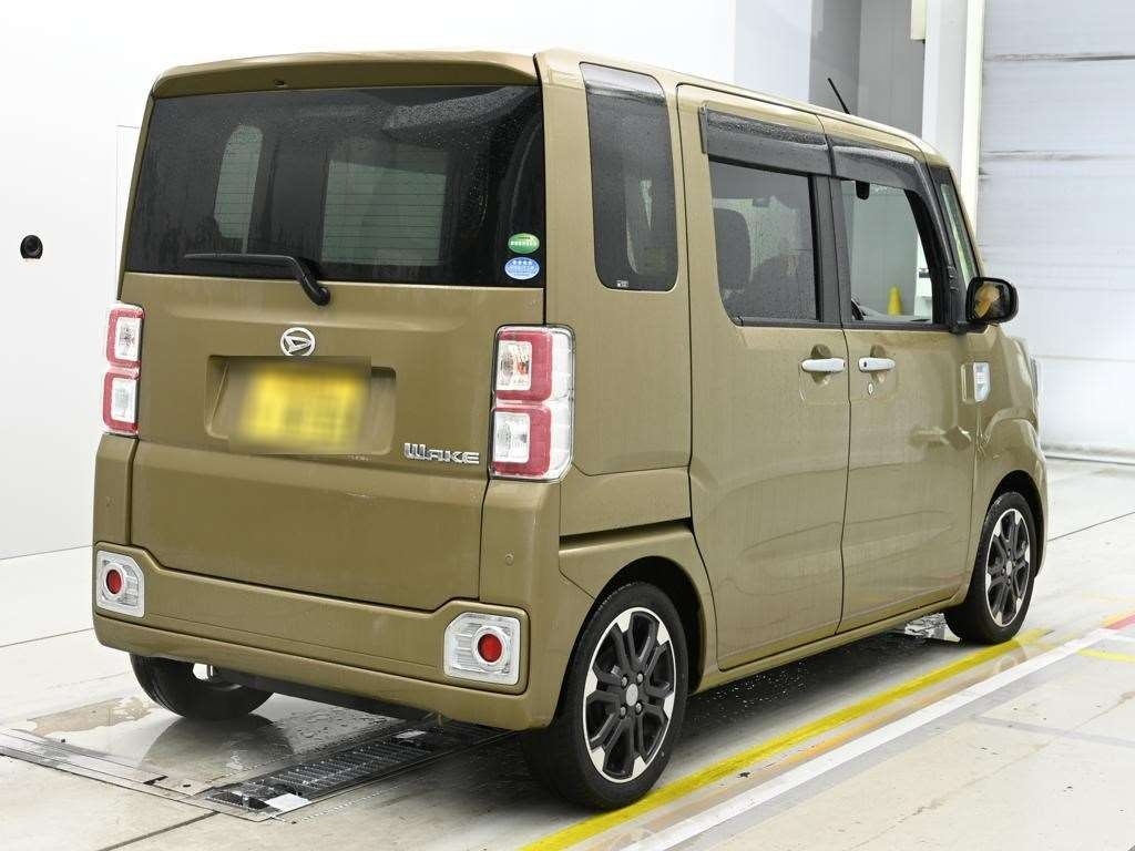 DAIHATSU WAKE