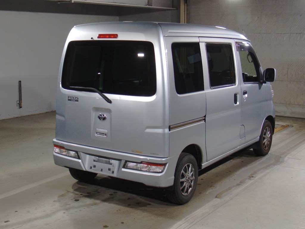 TOYOTA PIXIS VAN