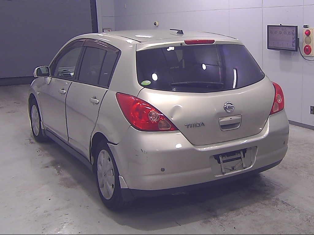 NISSAN TIIDA