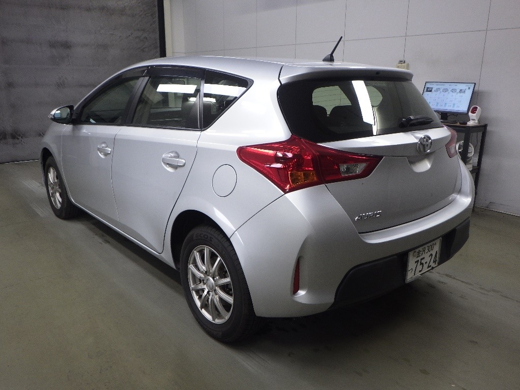 TOYOTA AURIS