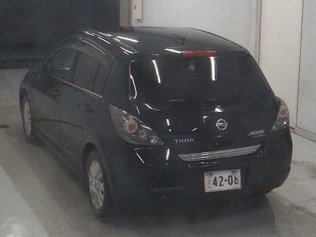 NISSAN TIIDA