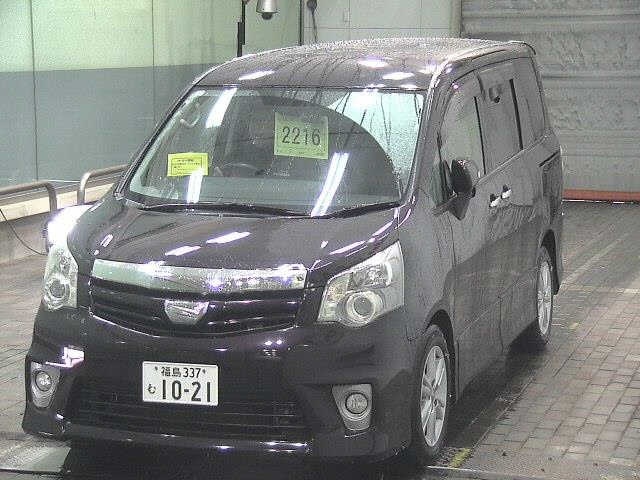 TOYOTA NOAH