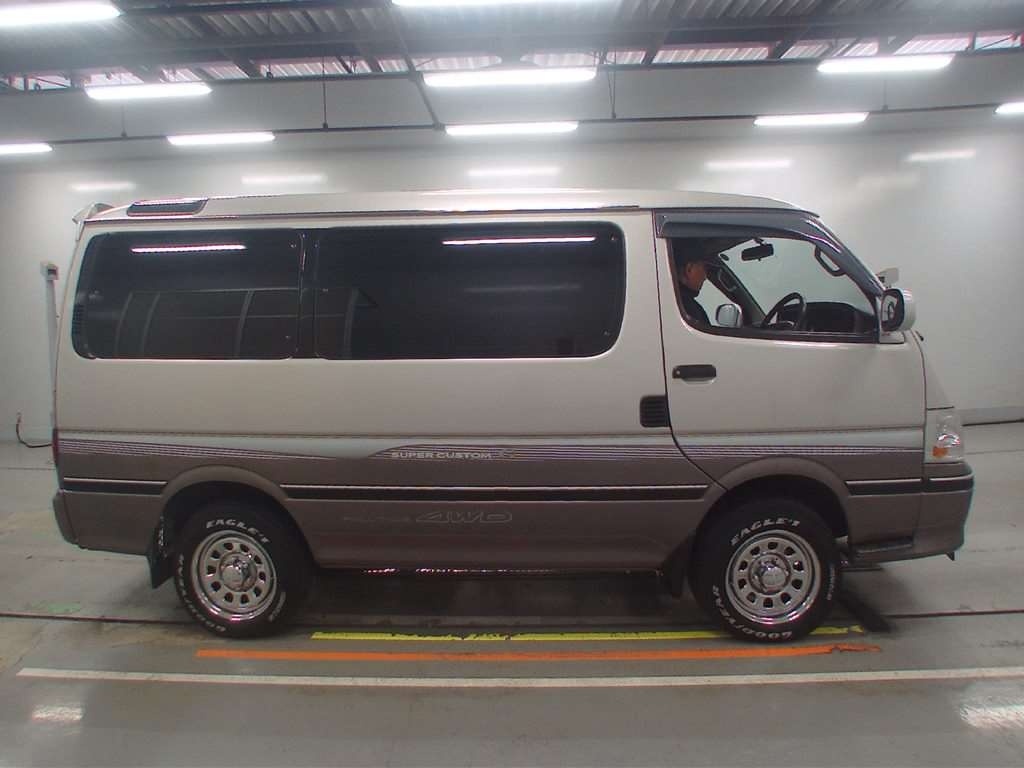 TOYOTA HIACE