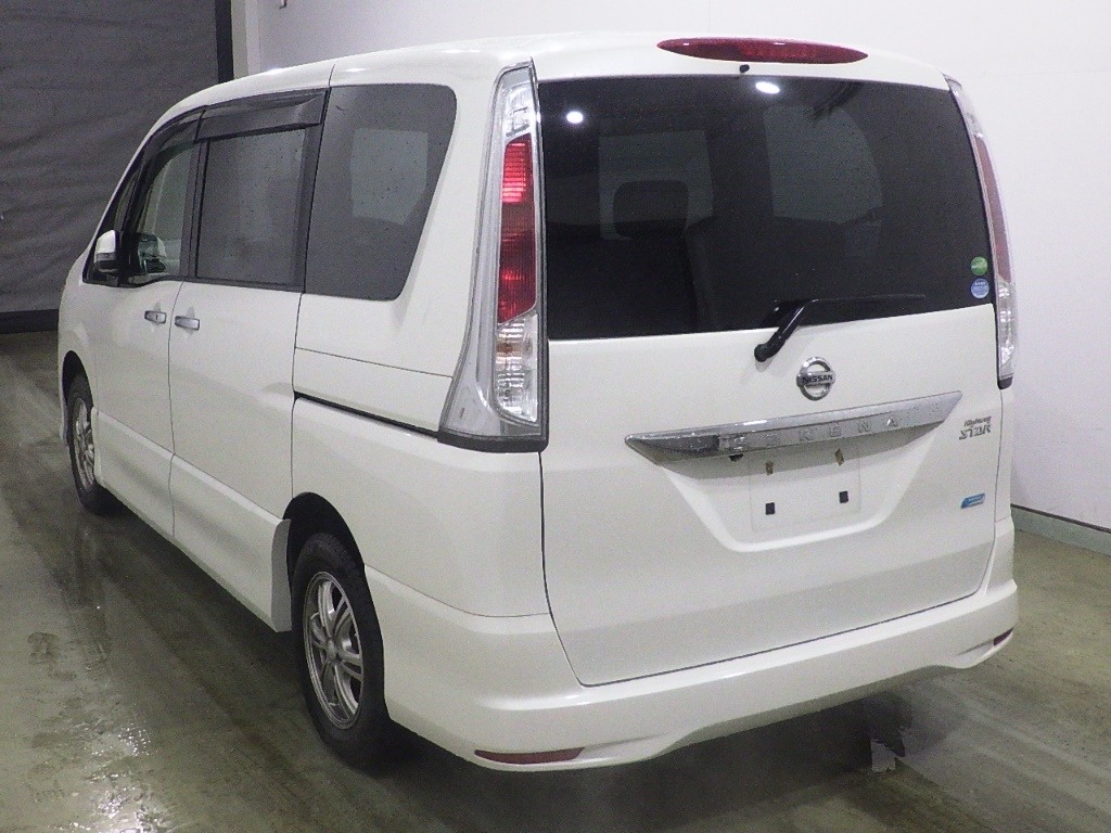 NISSAN SERENA