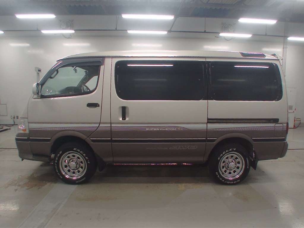 TOYOTA HIACE