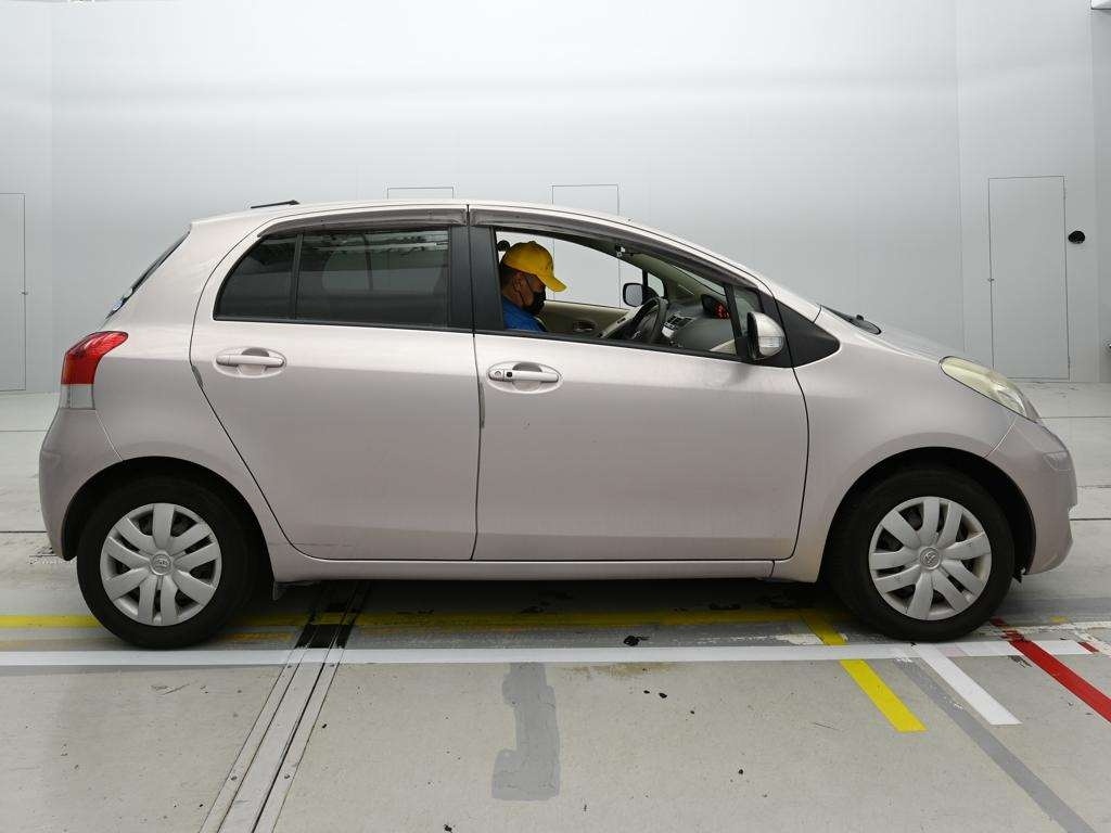 TOYOTA VITZ