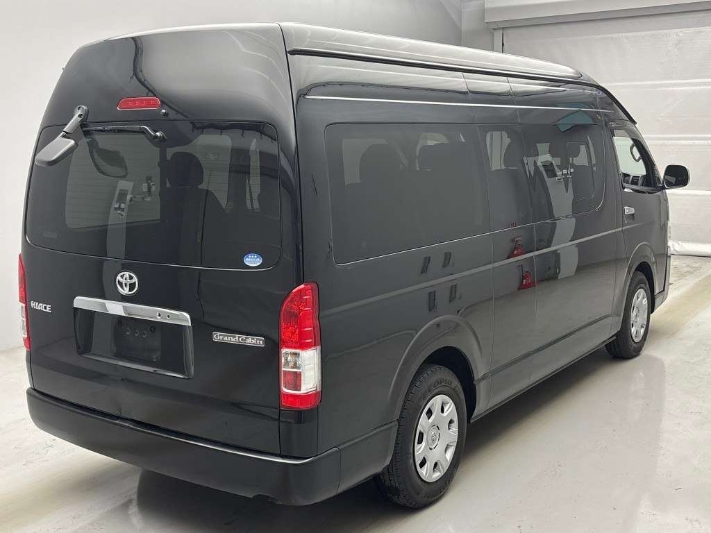 TOYOTA HIACE