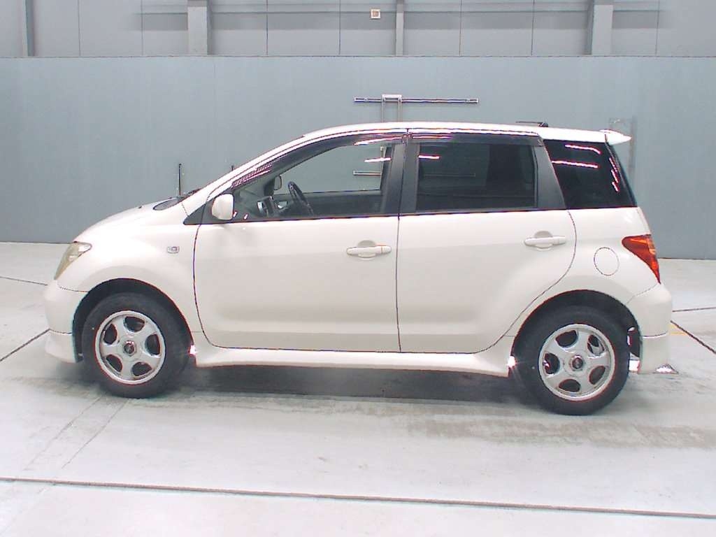 TOYOTA IST