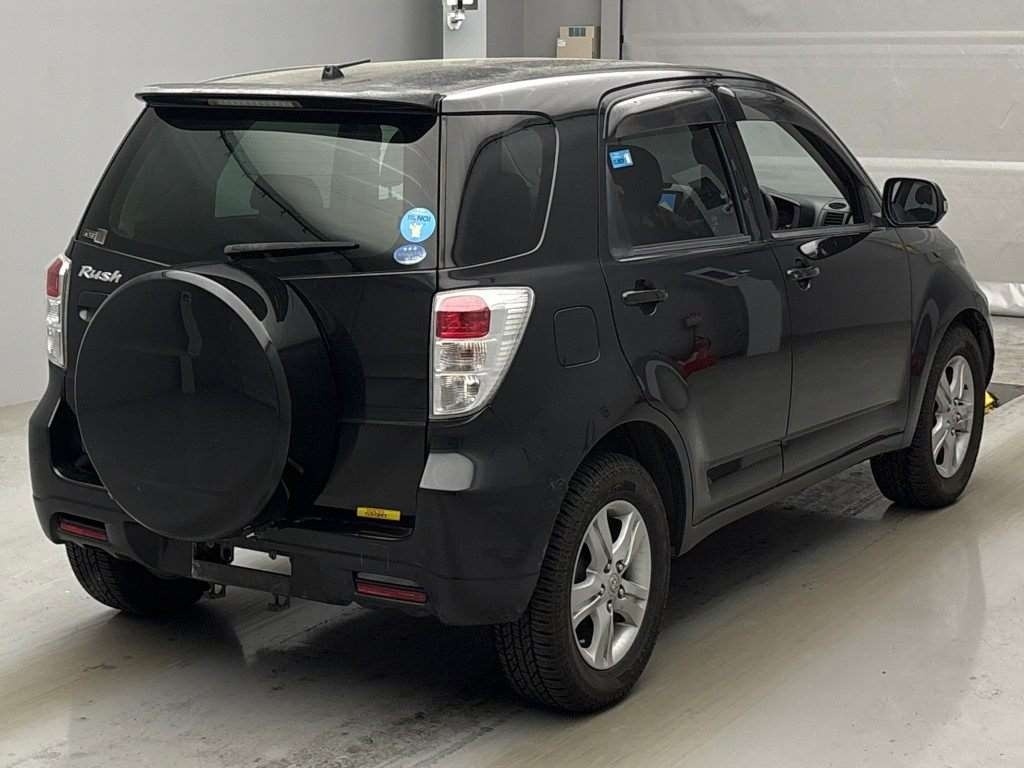 TOYOTA RUSH