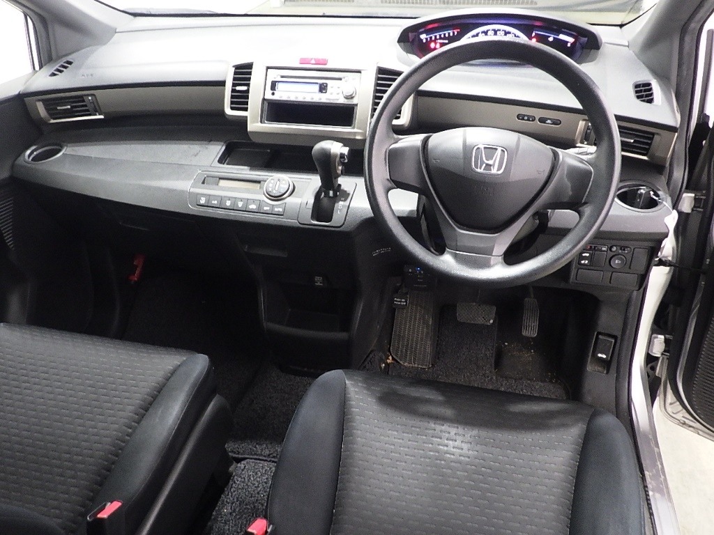 HONDA FREED SPIKE