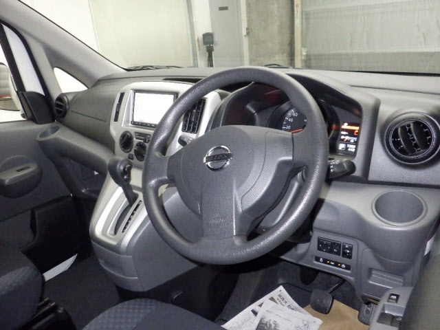 NISSAN NV200