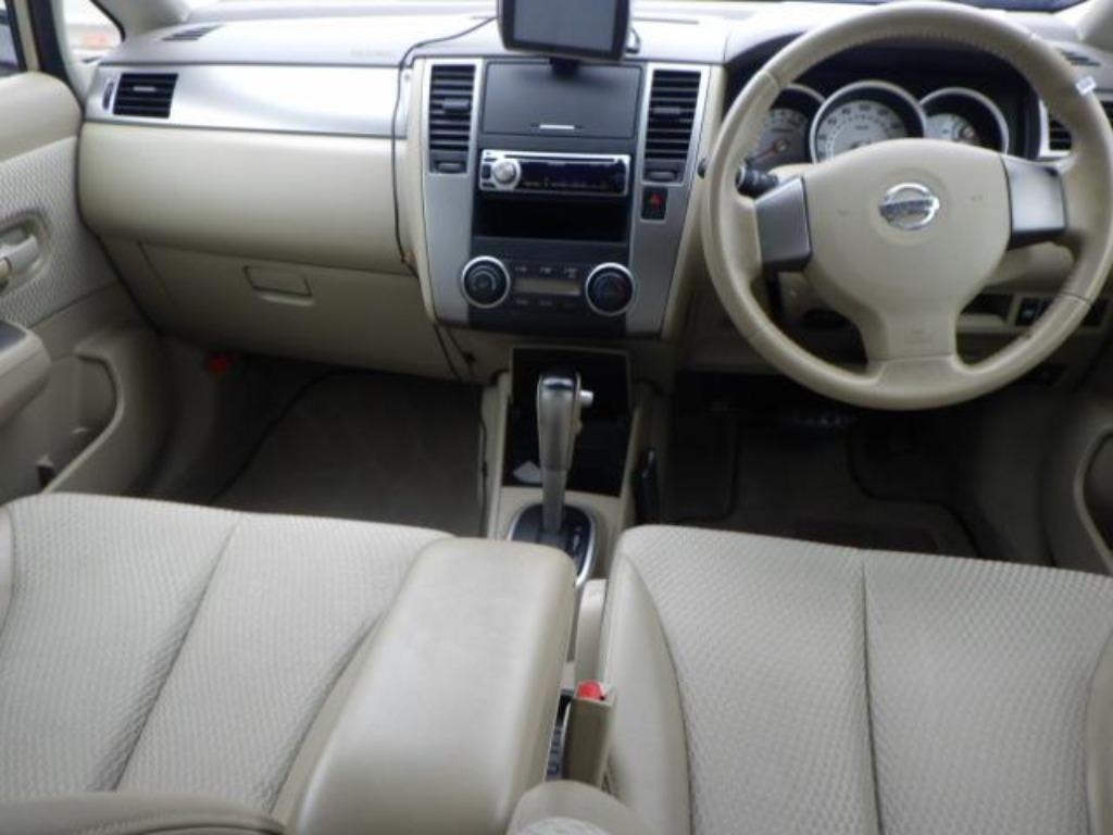NISSAN TIIDA