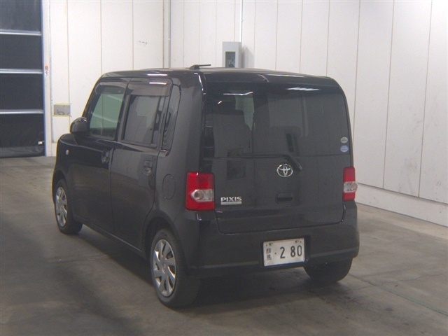 TOYOTA PIXIS SPACE