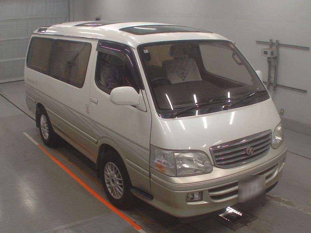 TOYOTA HIACE