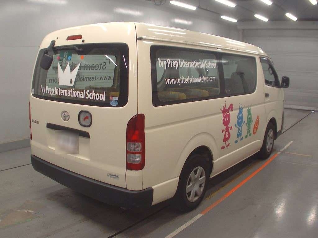 TOYOTA HIACE