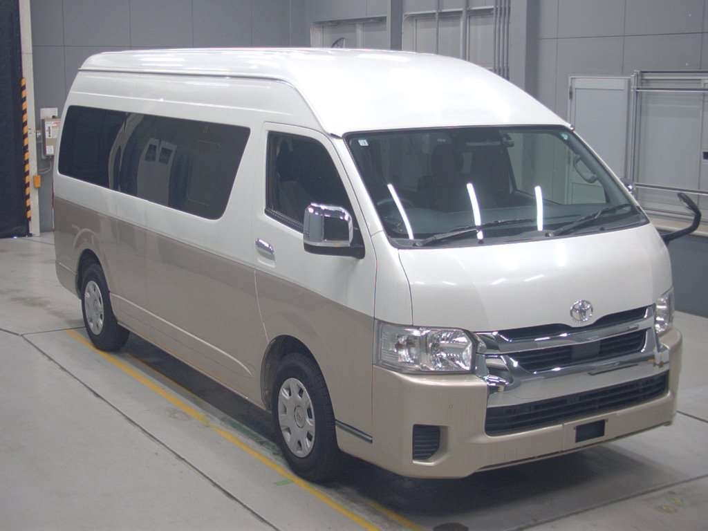 TOYOTA HIACE