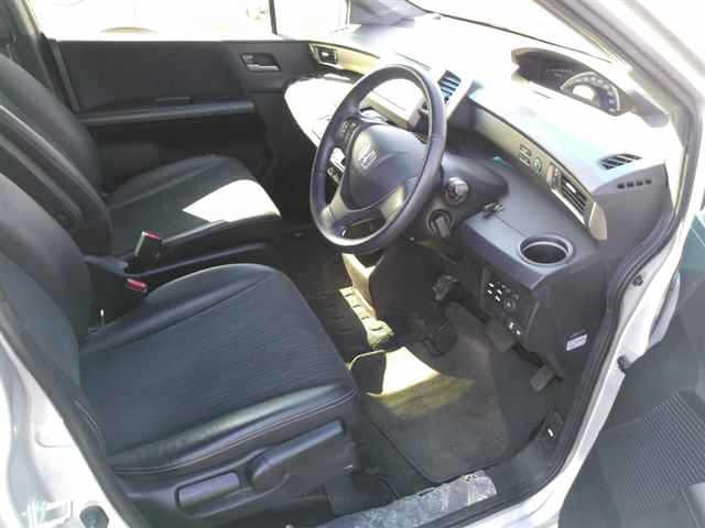 HONDA FREED SPIKE