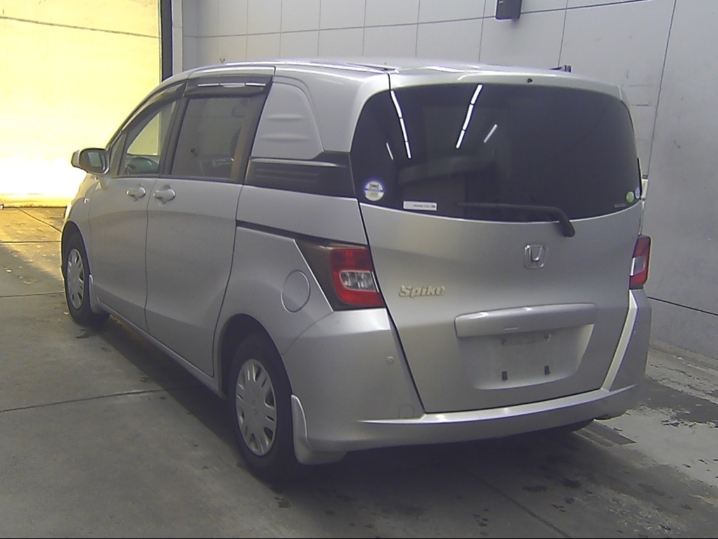 HONDA FREED SPIKE