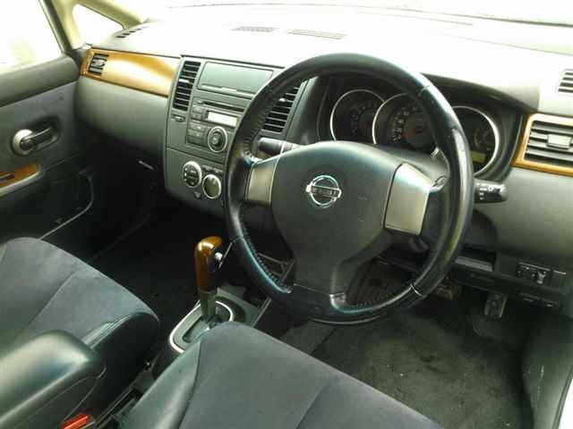 NISSAN TIIDA LATIO