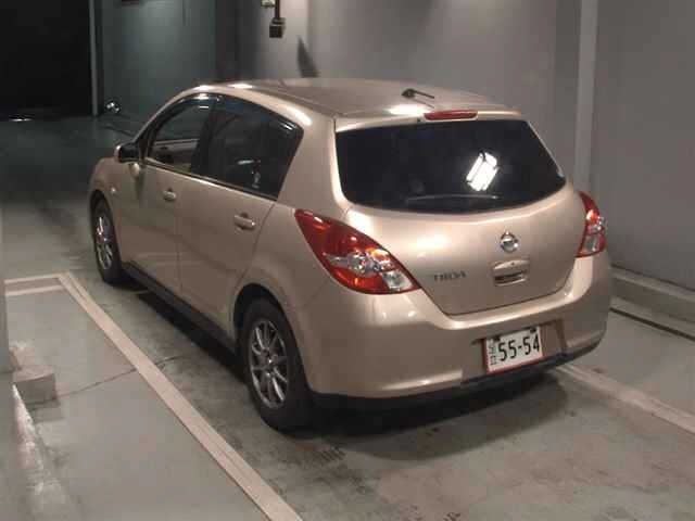 NISSAN TIIDA