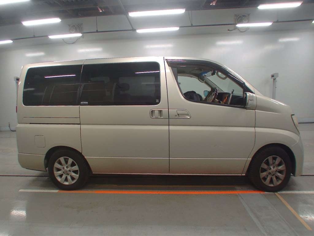NISSAN ELGRAND