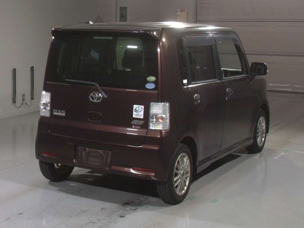 TOYOTA PIXIS SPACE