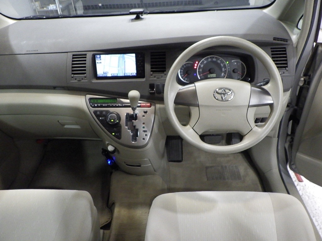 TOYOTA ISIS