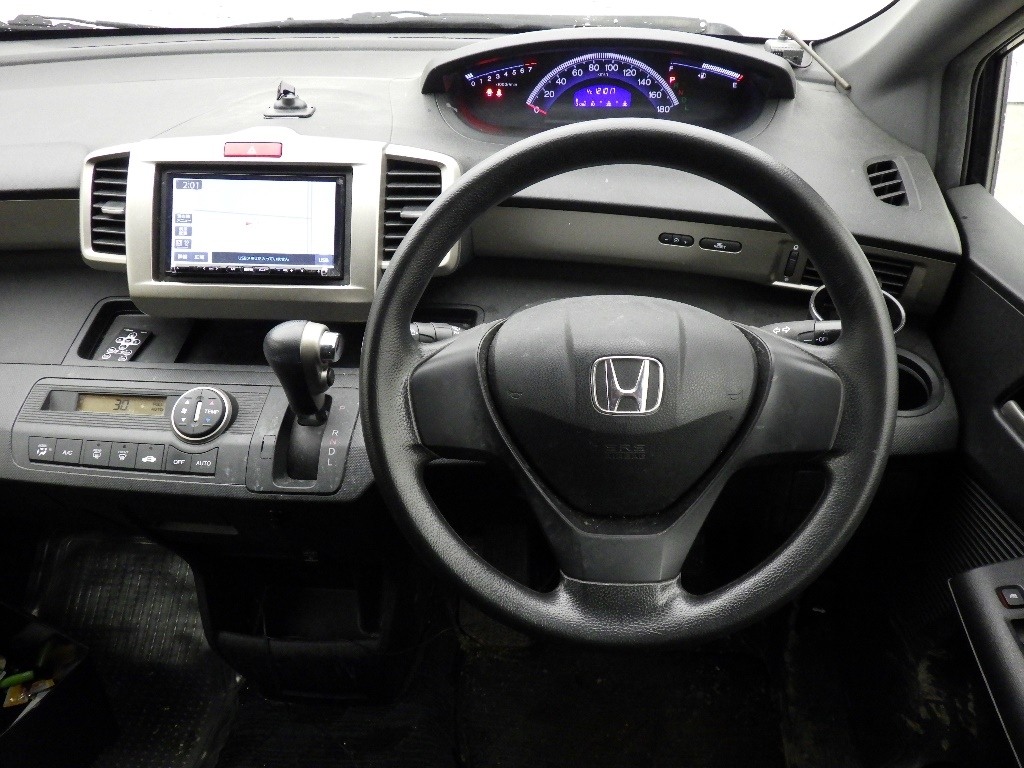 HONDA FREED SPIKE