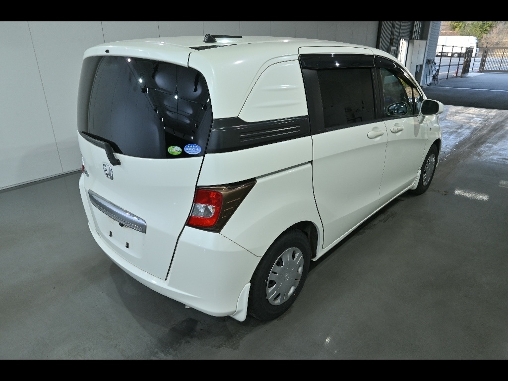 HONDA FREED SPIKE