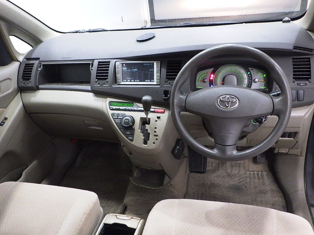 TOYOTA ISIS