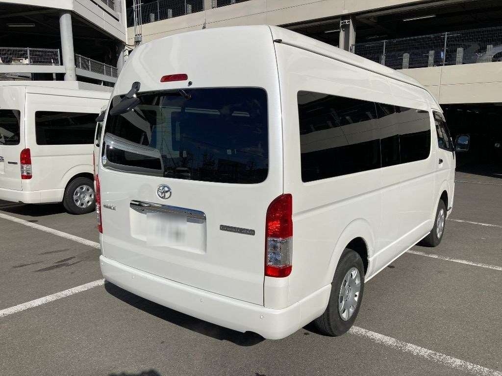 TOYOTA HIACE