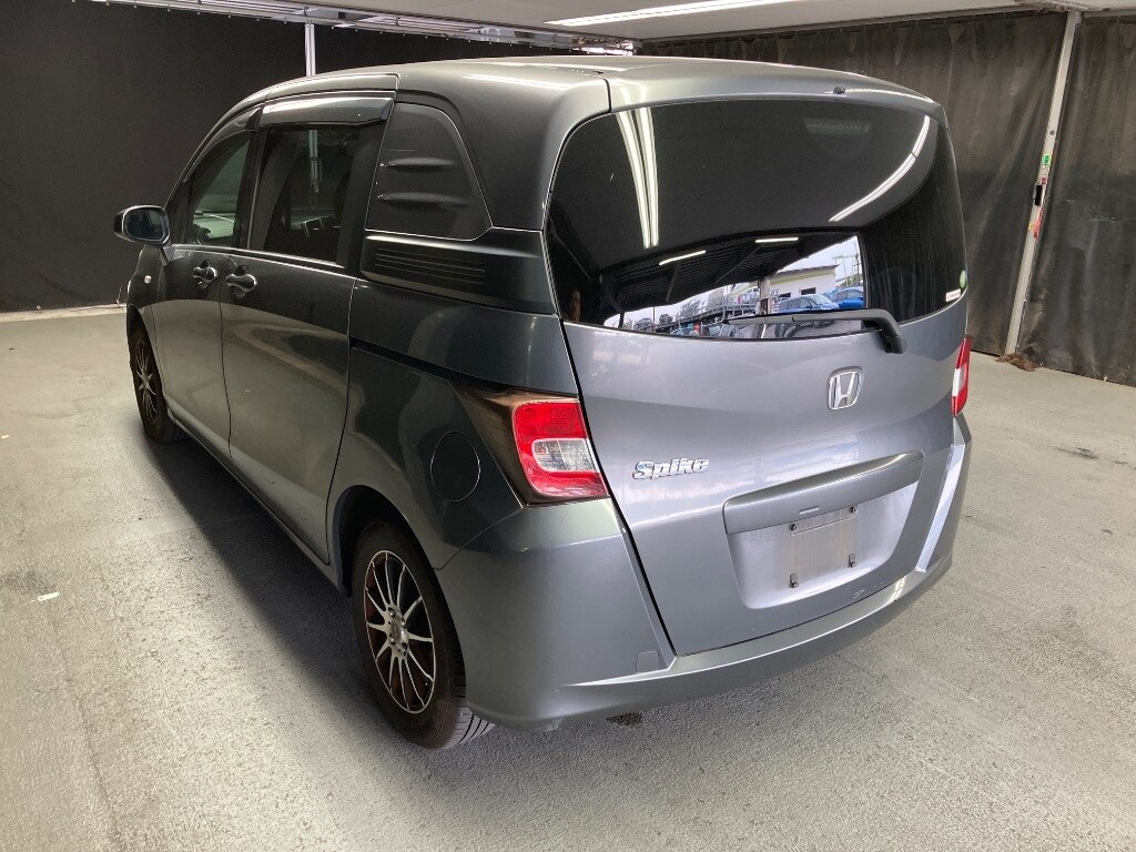HONDA FREED SPIKE
