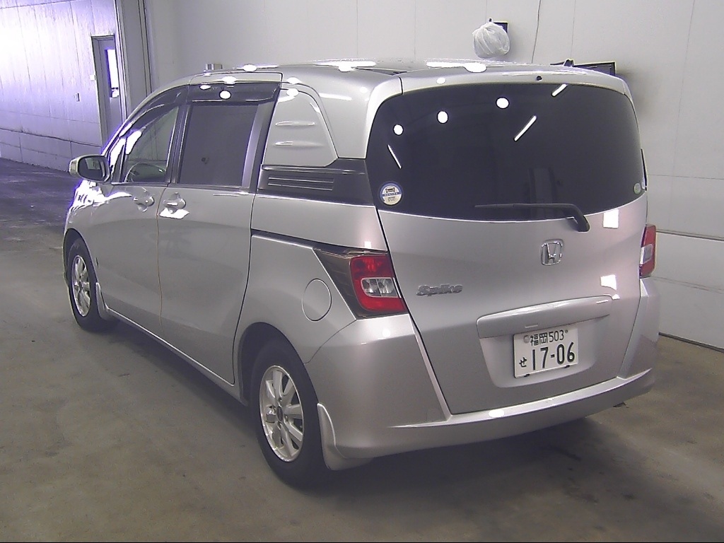 HONDA FREED SPIKE