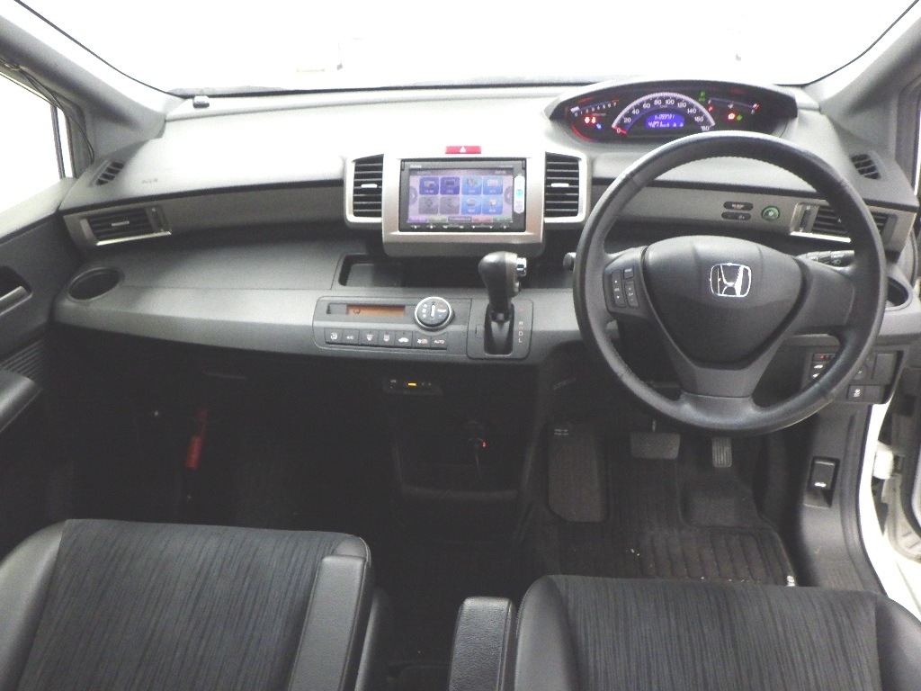 HONDA FREED SPIKE