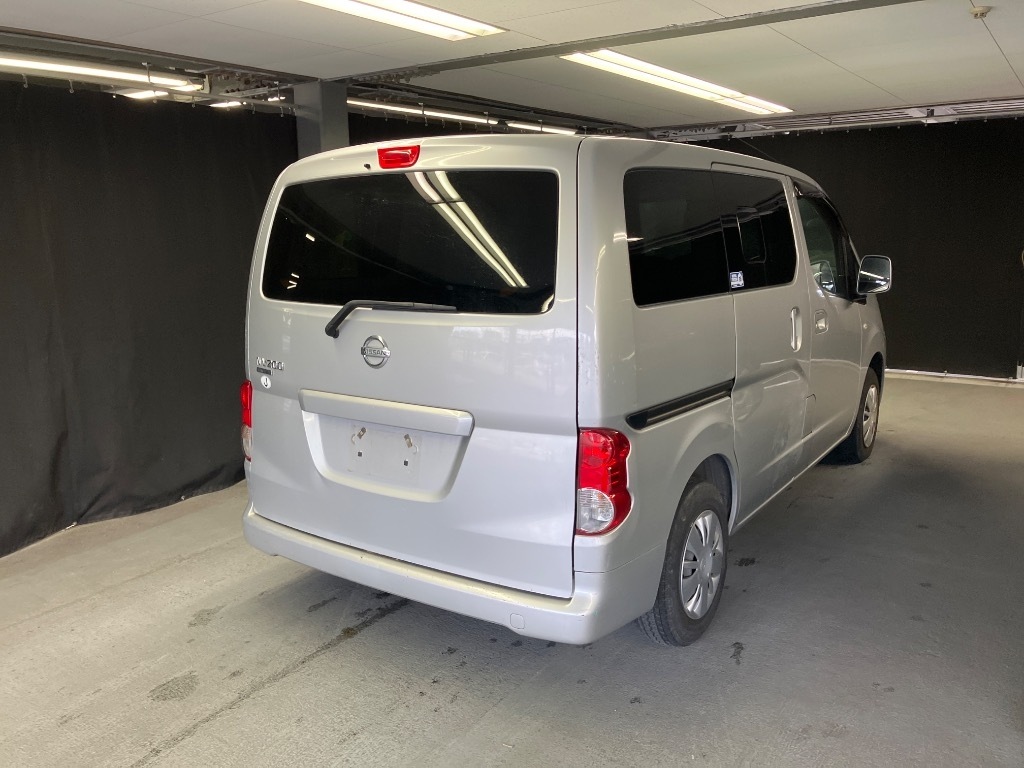 NISSAN NV200