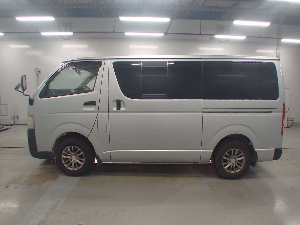 TOYOTA REGIUS ACE