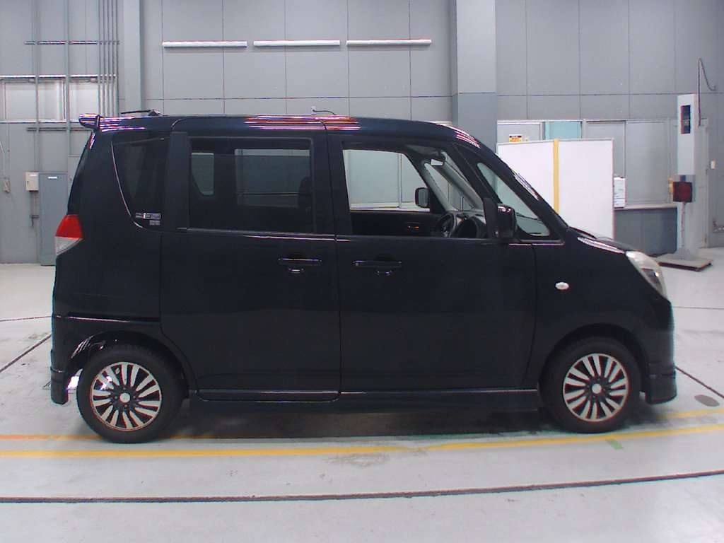 MITSUBISHI DELICA D:2
