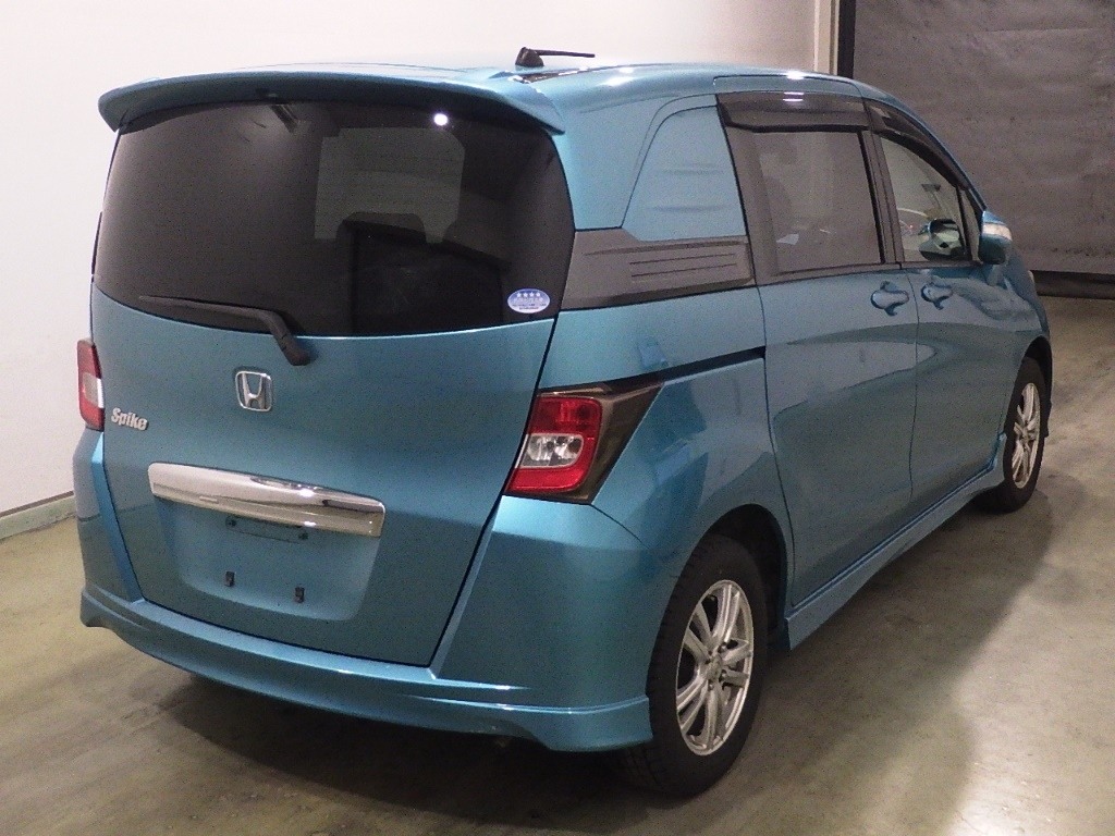 HONDA FREED SPIKE