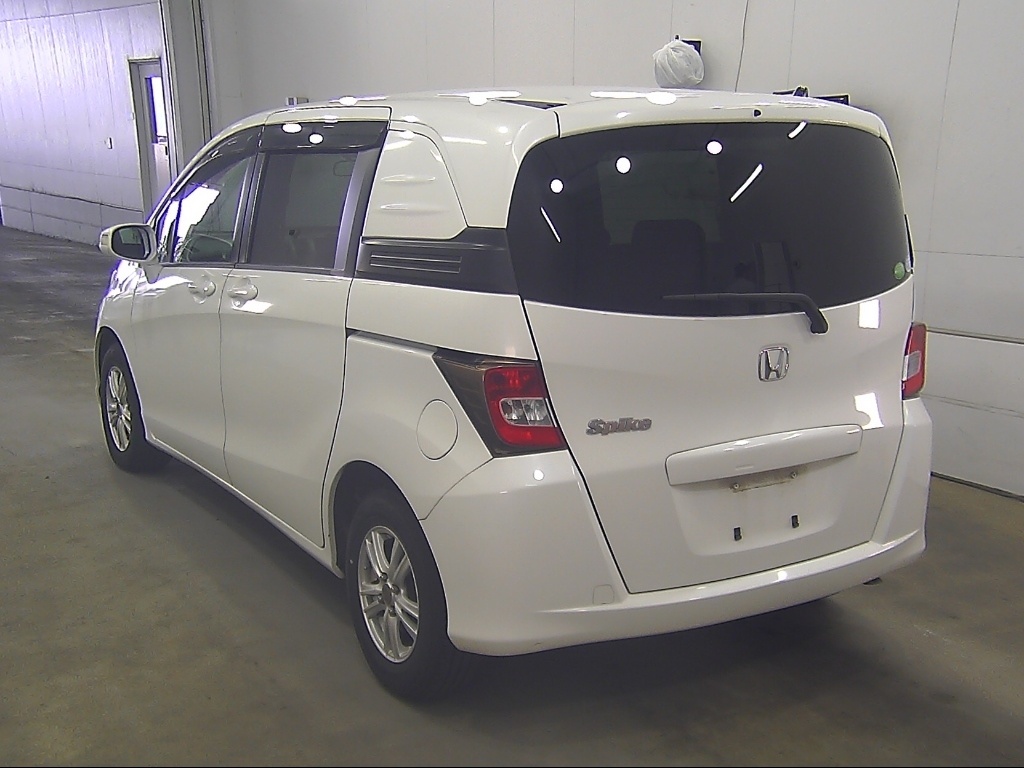 HONDA FREED SPIKE