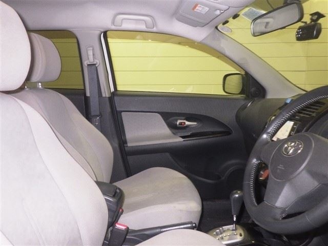 TOYOTA IST