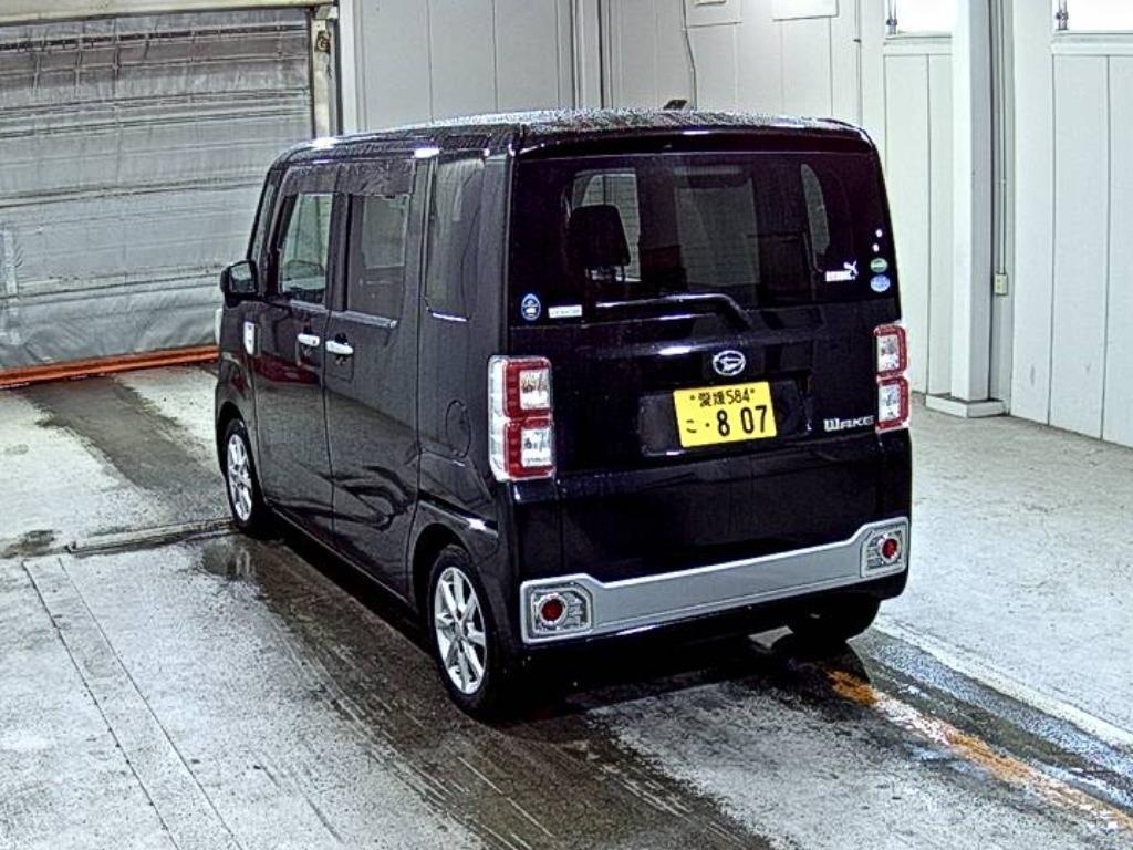 DAIHATSU WAKE